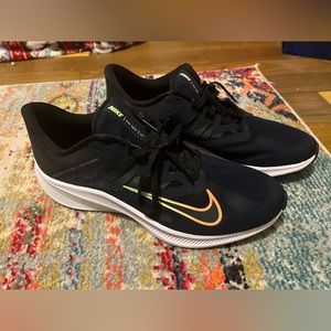 Mens Nike Quest 3 running shoe